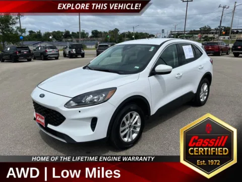 White 2021 Ford Escape SE for sale in Cedar Rapids, IA