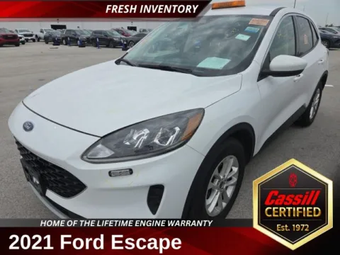 White 2021 Ford Escape SE for sale in Cedar Rapids, IA