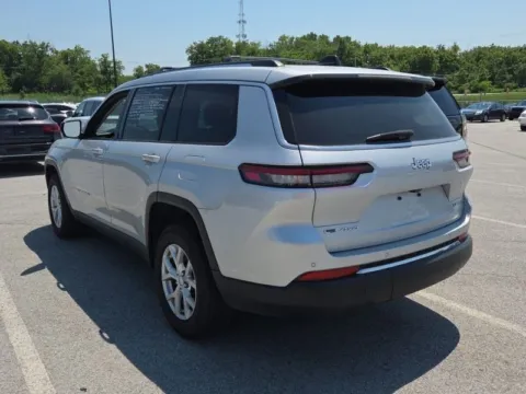 More photos of 2023 Jeep Grand Cherokee L Limited at Cassill Motors, IA