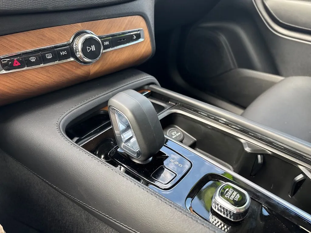 Volvo XC90 photo 24
