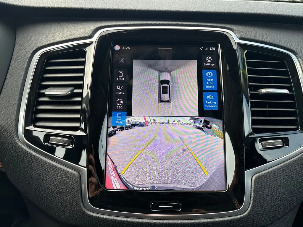 Volvo XC90 photo 26