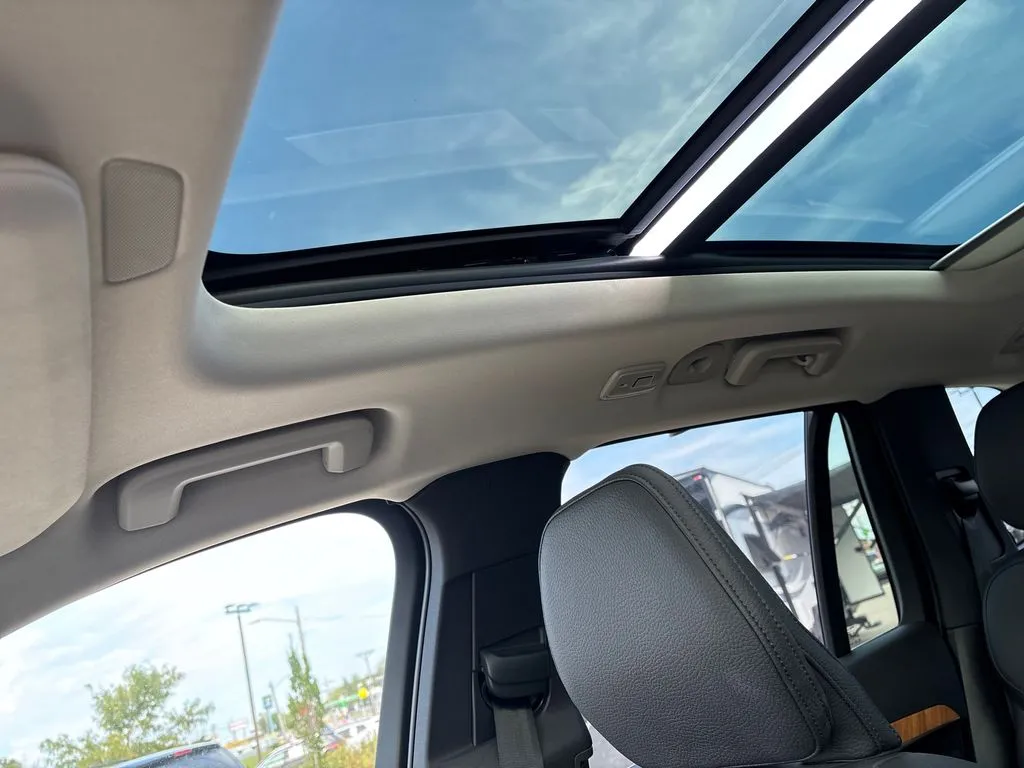 Volvo XC90 photo 27