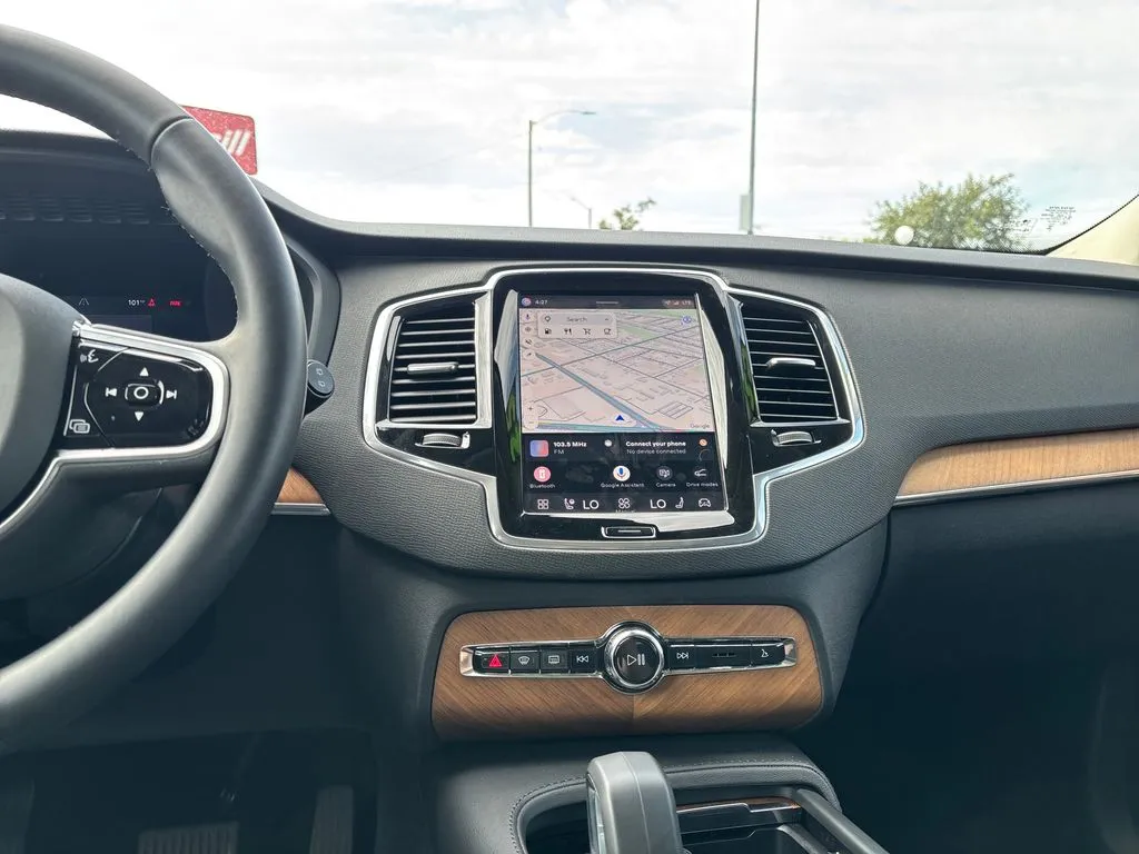 Volvo XC90 photo 23