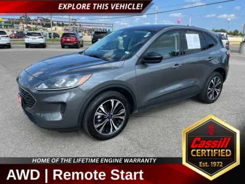Gray 2022 Ford Escape SE for sale in Cedar Rapids, IA