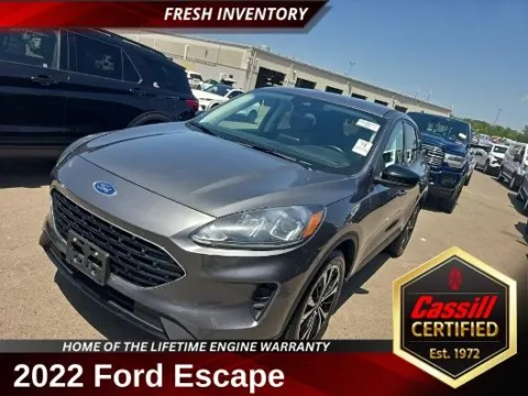Gray 2022 Ford Escape SE for sale in Cedar Rapids, IA