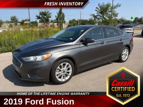 Gray 2019 Ford Fusion SE for sale in Cedar Rapids, IA