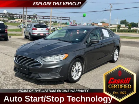 Gray 2019 Ford Fusion SE for sale in Cedar Rapids, IA