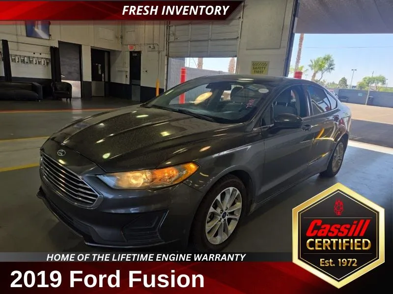 Gray 2019 Ford Fusion SE for sale in Cedar Rapids, IA