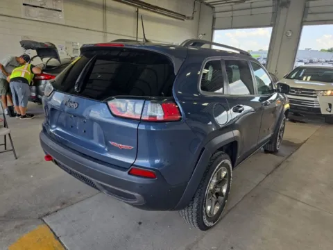 More photos of 2019 Jeep Cherokee Trailhawk at Cassill Motors, IA