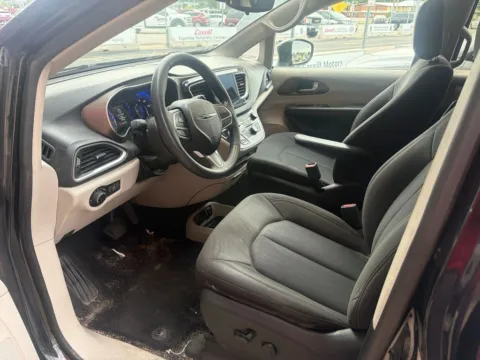 Photos of 2018 Chrysler Pacifica Touring for sale in Cedar Rapids, IA at Cassill Motors