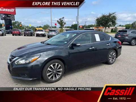 Blue 2016 Nissan Altima 2.5 SL for sale in Cedar Rapids, IA