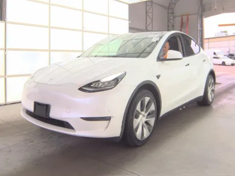 White 2023 Tesla Model Y Long Range for sale in Cedar Rapids, IA