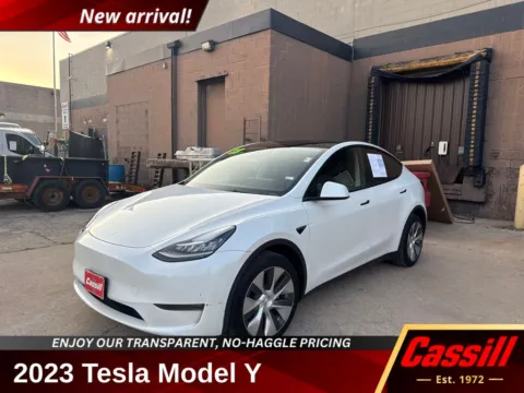 White 2023 Tesla Model Y Long Range for sale in Cedar Rapids, IA