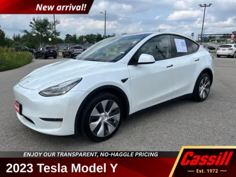 White 2023 Tesla Model Y Long Range for sale in Cedar Rapids, IA