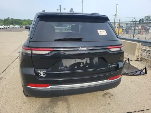 More photos of 2023 Jeep Grand Cherokee Limited at Cassill Motors, IA