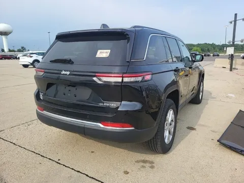More photos of 2023 Jeep Grand Cherokee Limited at Cassill Motors, IA