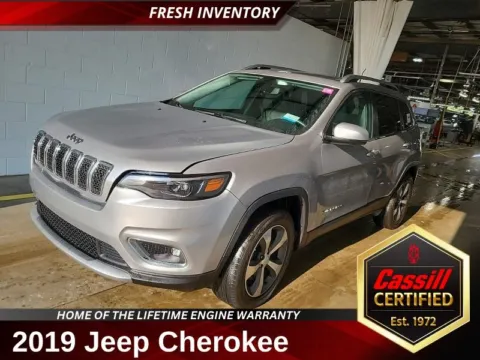 Silver 2019 Jeep Cherokee Limited for sale in Cedar Rapids, IA