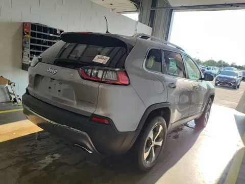 More photos of 2019 Jeep Cherokee Limited at Cassill Motors, IA