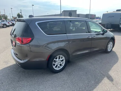 More photos of 2017 Chrysler Pacifica Touring L at Cassill Motors, IA