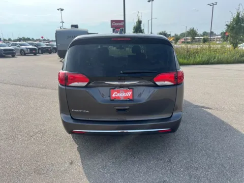 More photos of 2017 Chrysler Pacifica Touring L at Cassill Motors, IA