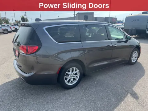 More photos of 2017 Chrysler Pacifica Touring L at Cassill Motors, IA
