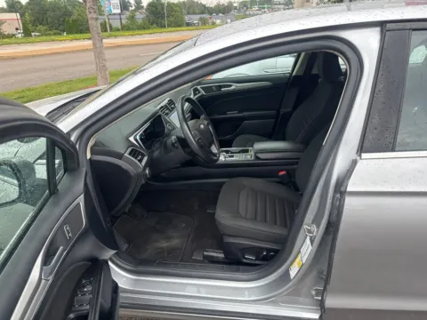 More photos of 2020 Ford Fusion SE at Cassill Motors, IA