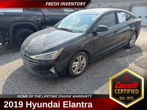 Black 2019 Hyundai Elantra SEL for sale in Cedar Rapids, IA