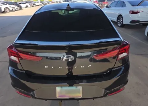 More photos of 2019 Hyundai Elantra SEL at Cassill Motors, IA