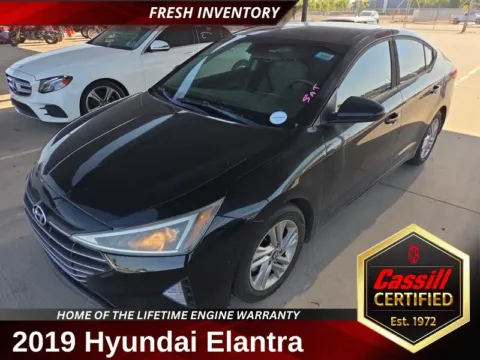 Black 2019 Hyundai Elantra SEL for sale in Cedar Rapids, IA