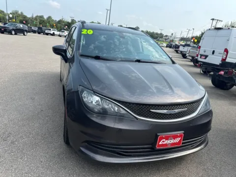 More photos of 2020 Chrysler Voyager LXI at Cassill Motors, IA