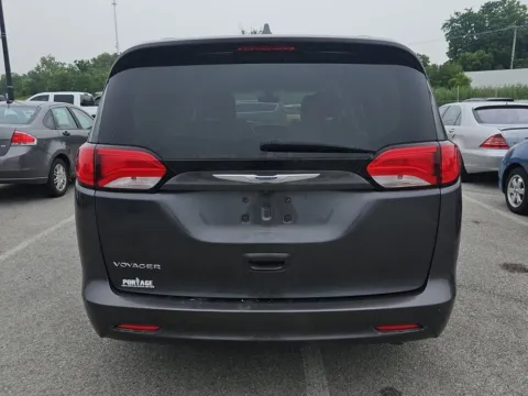 More photos of 2020 Chrysler Voyager LXI at Cassill Motors, IA