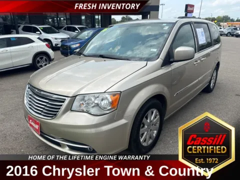 Unknown 2016 Chrysler Town & Country Touring for sale in Cedar Rapids, IA