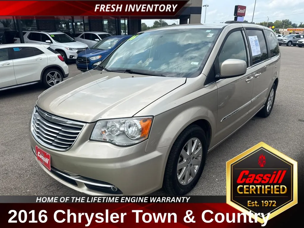 Unknown 2016 Chrysler Town & Country Touring for sale in Cedar Rapids, IA