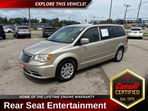 Unknown 2016 Chrysler Town & Country Touring for sale in Cedar Rapids, IA