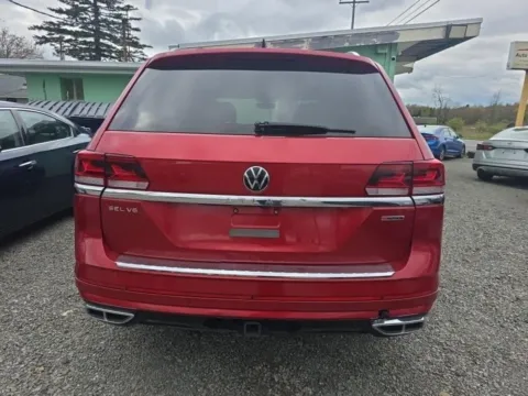More photos of 2021 Volkswagen Atlas 3.6L V6 SEL Premium R-Line at Cassill Motors, IA