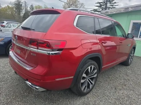 More photos of 2021 Volkswagen Atlas 3.6L V6 SEL Premium R-Line at Cassill Motors, IA