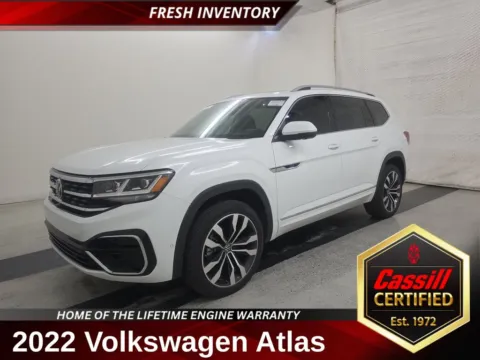 White 2022 Volkswagen Atlas 3.6L V6 SEL Premium R-Line for sale in Cedar Rapids, IA