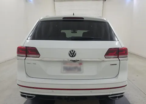 More photos of 2022 Volkswagen Atlas 3.6L V6 SEL Premium R-Line at Cassill Motors, IA