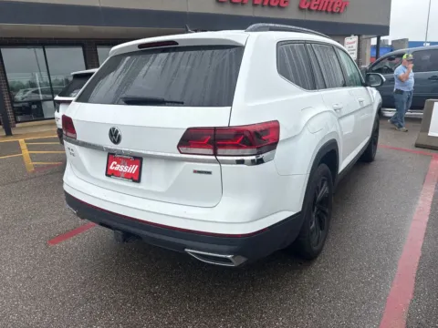 More photos of 2022 Volkswagen Atlas 3.6L V6 SE w/Technology at Cassill Motors, IA