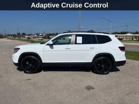 Photos of 2022 Volkswagen Atlas 3.6L V6 SE w/Technology for sale in Cedar Rapids, IA at Cassill Motors