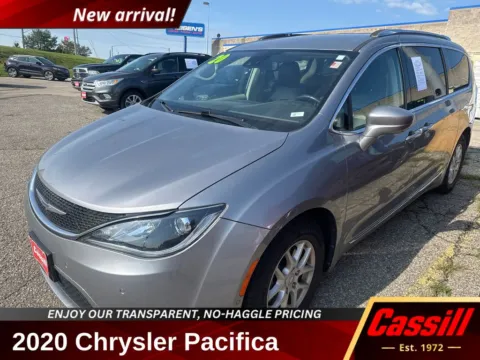 Silver 2020 Chrysler Pacifica Touring L for sale in Cedar Rapids, IA