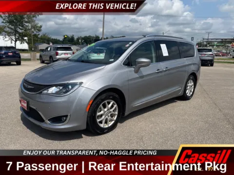 Silver 2020 Chrysler Pacifica Touring L for sale in Cedar Rapids, IA