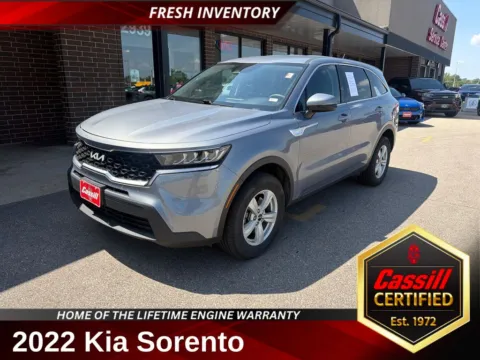 Silver 2022 Kia Sorento LX for sale in Cedar Rapids, IA