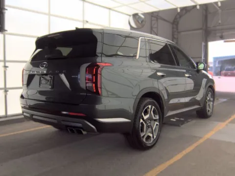 More photos of 2023 Hyundai Palisade SEL at Cassill Motors, IA