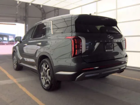 More photos of 2023 Hyundai Palisade SEL at Cassill Motors, IA