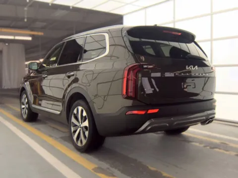 More photos of 2022 Kia Telluride S at Cassill Motors, IA