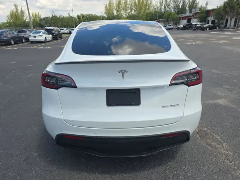 More photos of 2022 Tesla Model Y Performance at Cassill Motors, IA