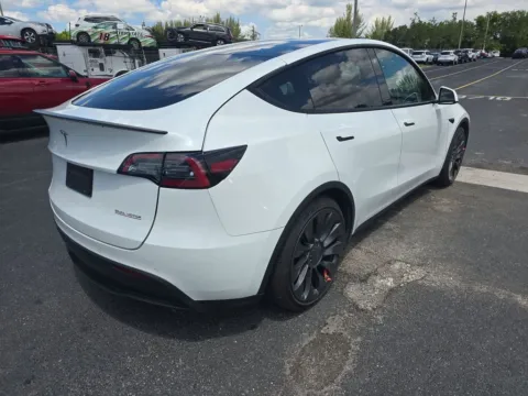 More photos of 2022 Tesla Model Y Performance at Cassill Motors, IA