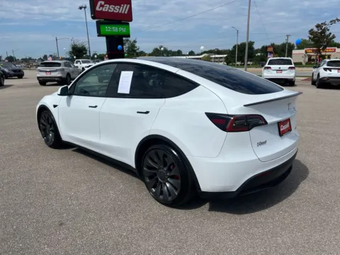 More photos of 2022 Tesla Model Y Performance at Cassill Motors, IA
