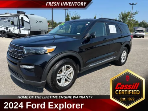 Black 2024 Ford Explorer XLT for sale in Cedar Rapids, IA